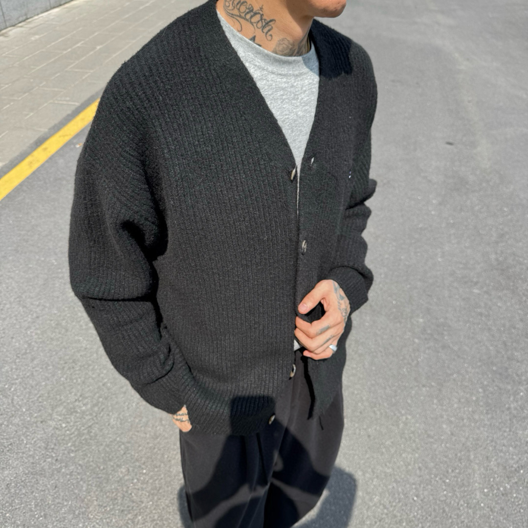 Acne Studios🌟秋冬新款开衫毛衣长袖🆕采用优质面料，超级柔软亲肤！内里走线工整细致，高端百搭款