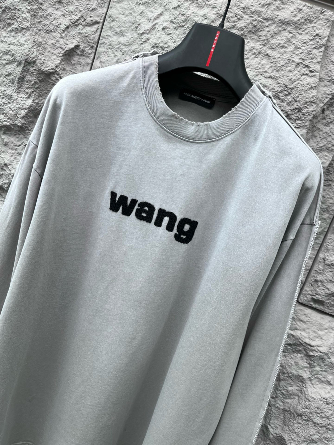 大王🔥🔥秋季新款长袖，采用优质棉质水洗面料，渐变工艺超级好看，超级舒适透气，面料极好亲肤舒适轻薄。字母采