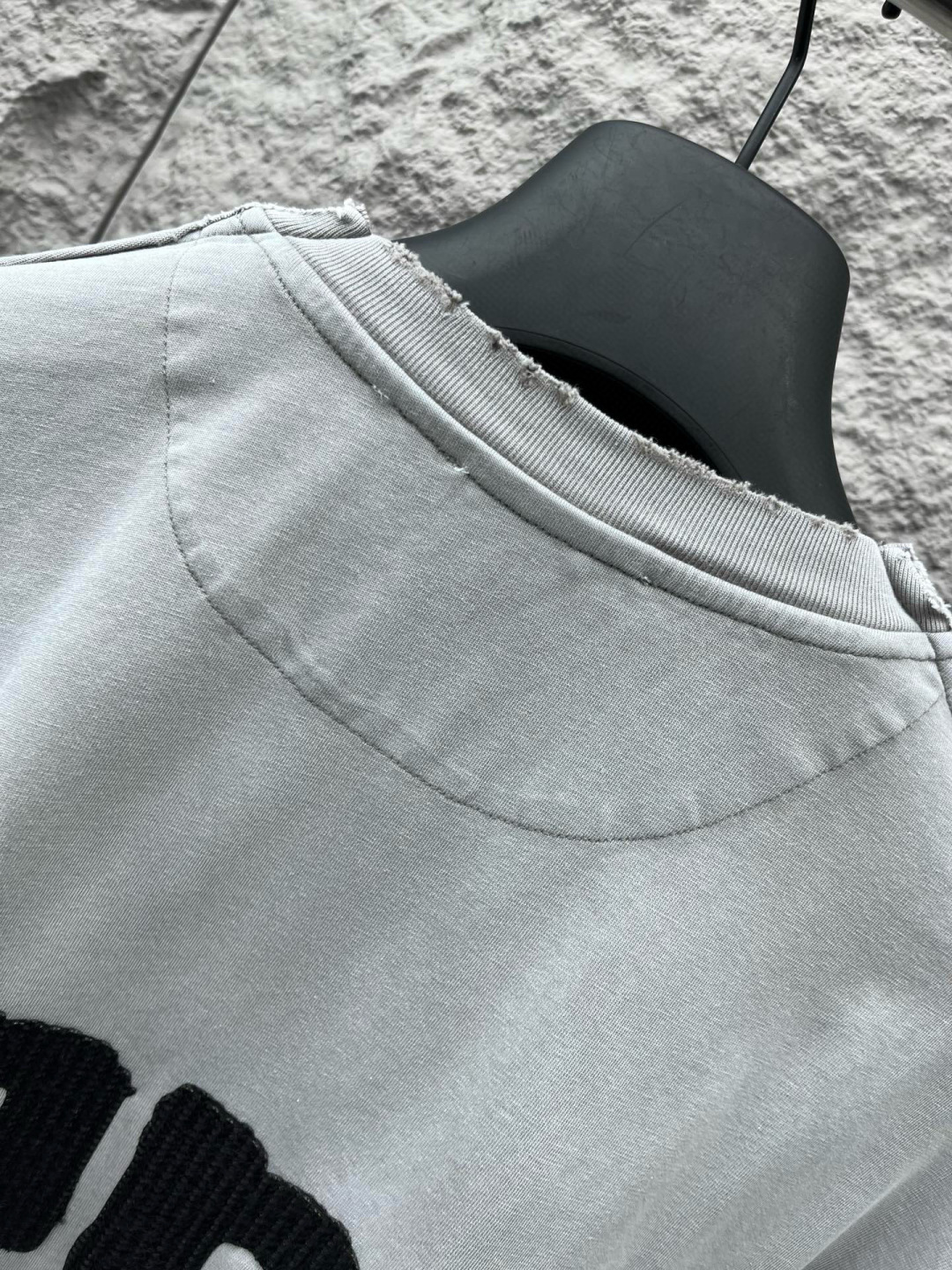 大王🔥🔥秋季新款长袖，采用优质棉质水洗面料，渐变工艺超级好看，超级舒适透气，面料极好亲肤舒适轻薄。字母采