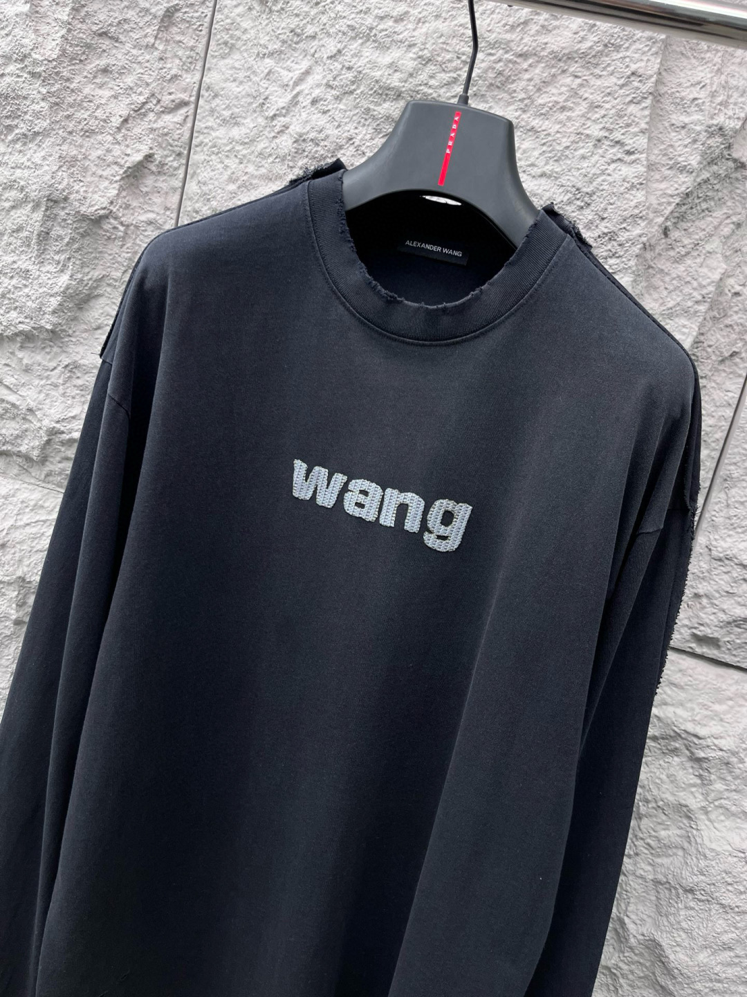 大王🔥🔥秋季新款长袖，采用优质棉质水洗面料，渐变工艺超级好看，超级舒适透气，面料极好亲肤舒适轻薄。字母采