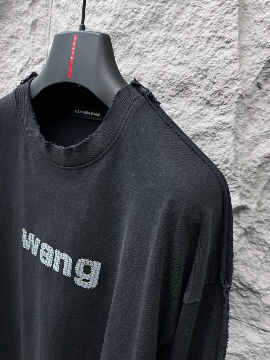 大王🔥🔥秋季新款长袖，采用优质棉质水洗面料，渐变工艺超级好看，超级舒适透气，面料极好亲肤舒适轻薄。字母采