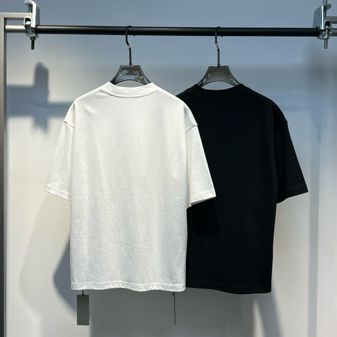 新款秋冬高克重T恤🆕颜色：黑，白码数：S-XL款号：812