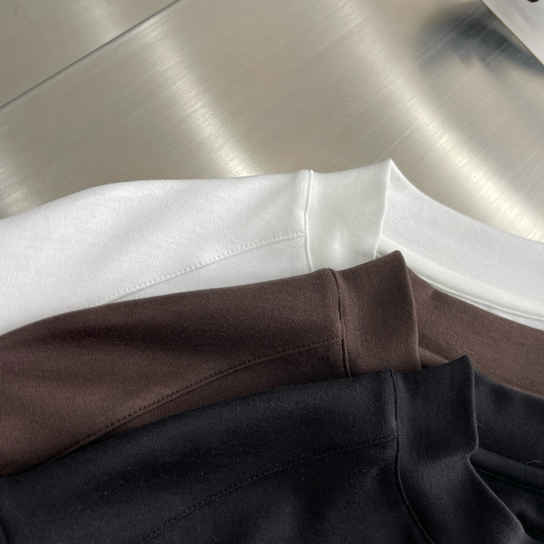 PRAD 2025秋冬打底系列尺码: M-5XL版型：长袖打底T克重：245克重成份：莫代尔双面面料 工