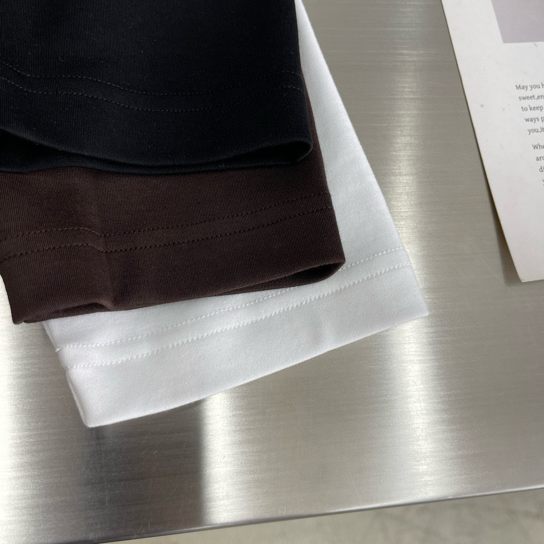 PRAD 2025秋冬打底系列尺码: M-5XL版型：长袖打底T克重：245克重成份：莫代尔双面面料 工