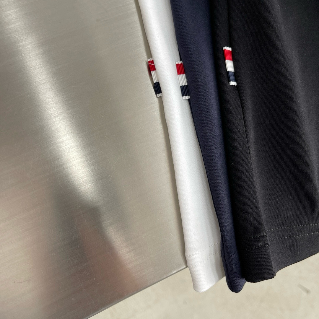 mon 2025秋冬打底系列尺码: M-5XL版型：长袖打底T克重：245克重成份：莫代尔双面面料 工艺