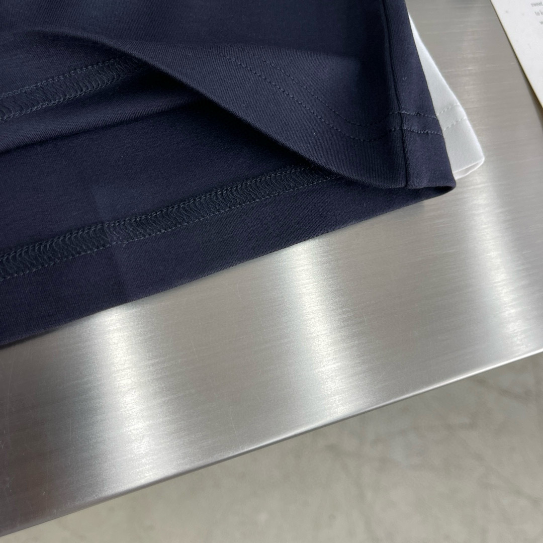 mon 2025秋冬打底系列尺码: M-5XL版型：长袖打底T克重：245克重成份：莫代尔双面面料 工艺