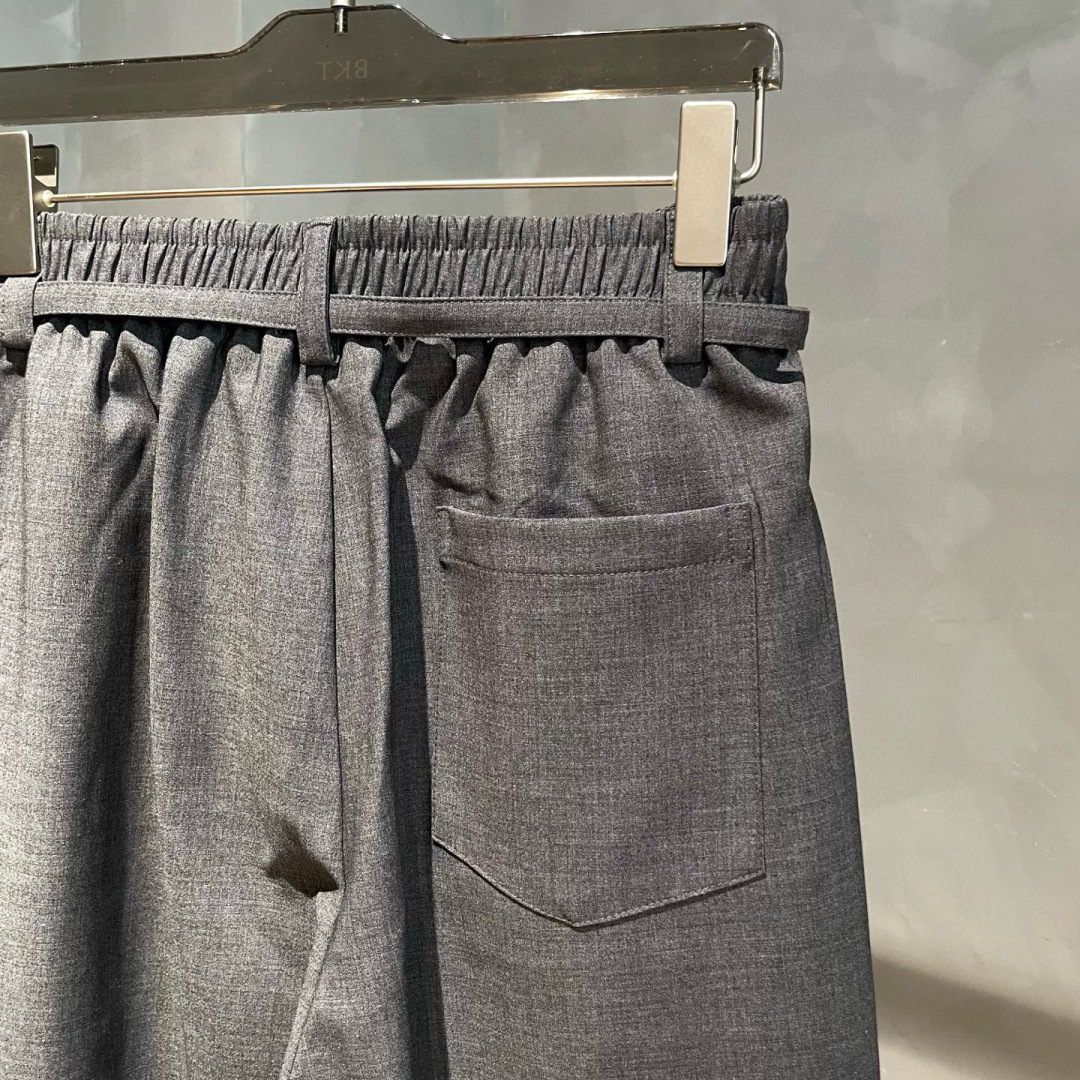 MiuMiu🌟秋季新款休闲西裤🆕采用优质面料，具有质感，松紧腰带设计，超级时尚洋气！码数：M-2XL男女