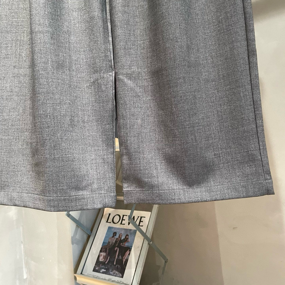 MiuMiu🌟秋季新款休闲西裤🆕采用优质面料，具有质感，松紧腰带设计，超级时尚洋气！码数：M-2XL男女