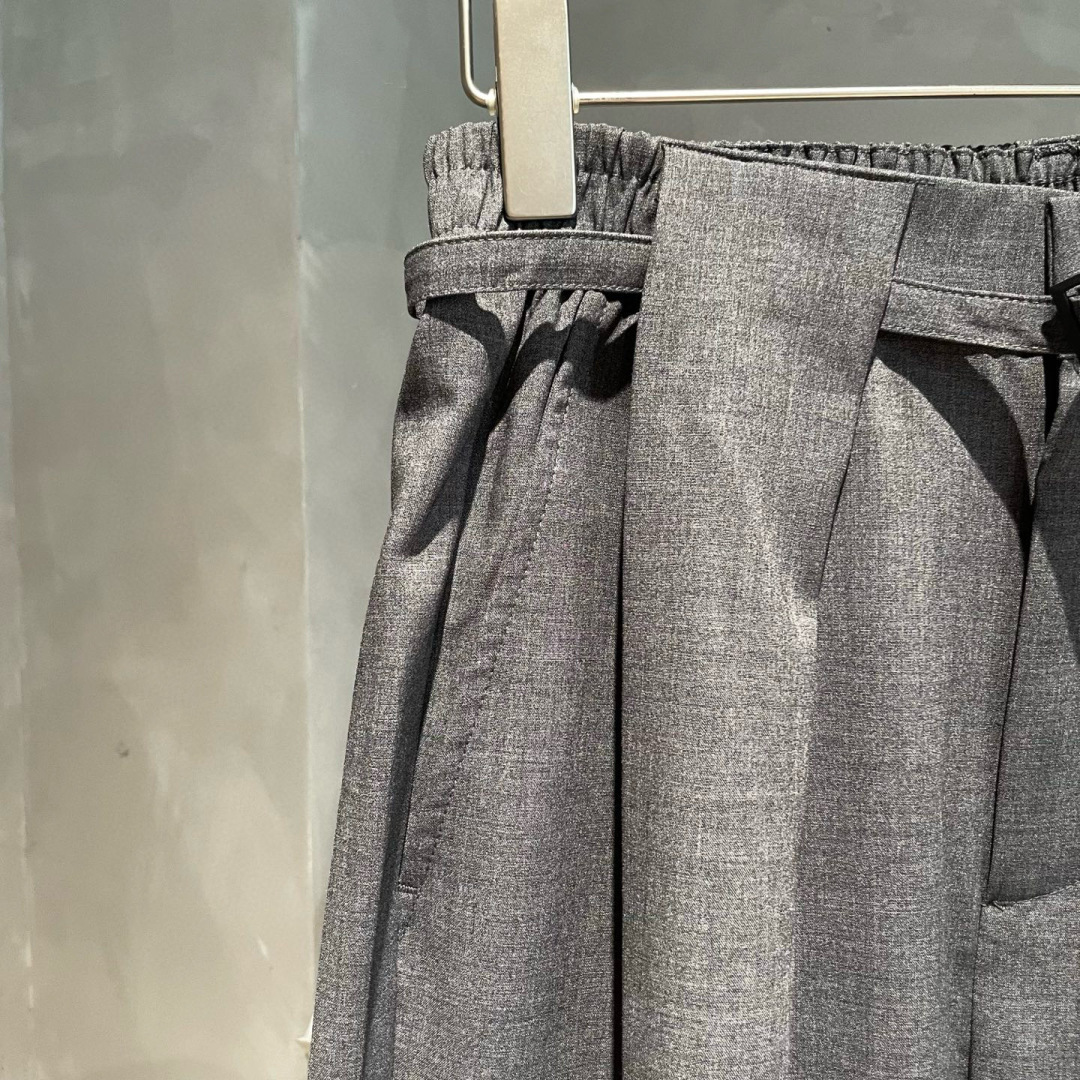 MiuMiu🌟秋季新款休闲西裤🆕采用优质面料，具有质感，松紧腰带设计，超级时尚洋气！码数：M-2XL男女