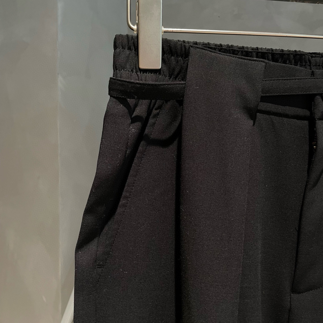 MiuMiu🌟秋季新款休闲西裤🆕采用优质面料，具有质感，松紧腰带设计，超级时尚洋气！码数：M-2XL男女