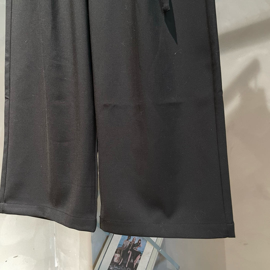 MiuMiu🌟秋季新款休闲西裤🆕采用优质面料，具有质感，松紧腰带设计，超级时尚洋气！码数：M-2XL男女