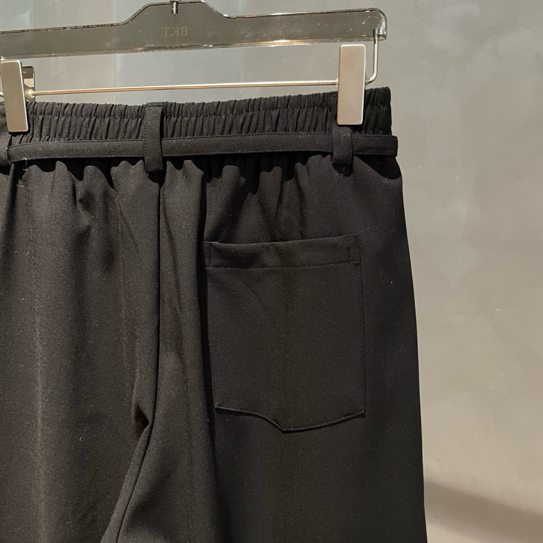 MiuMiu🌟秋季新款休闲西裤🆕采用优质面料，具有质感，松紧腰带设计，超级时尚洋气！码数：M-2XL男女