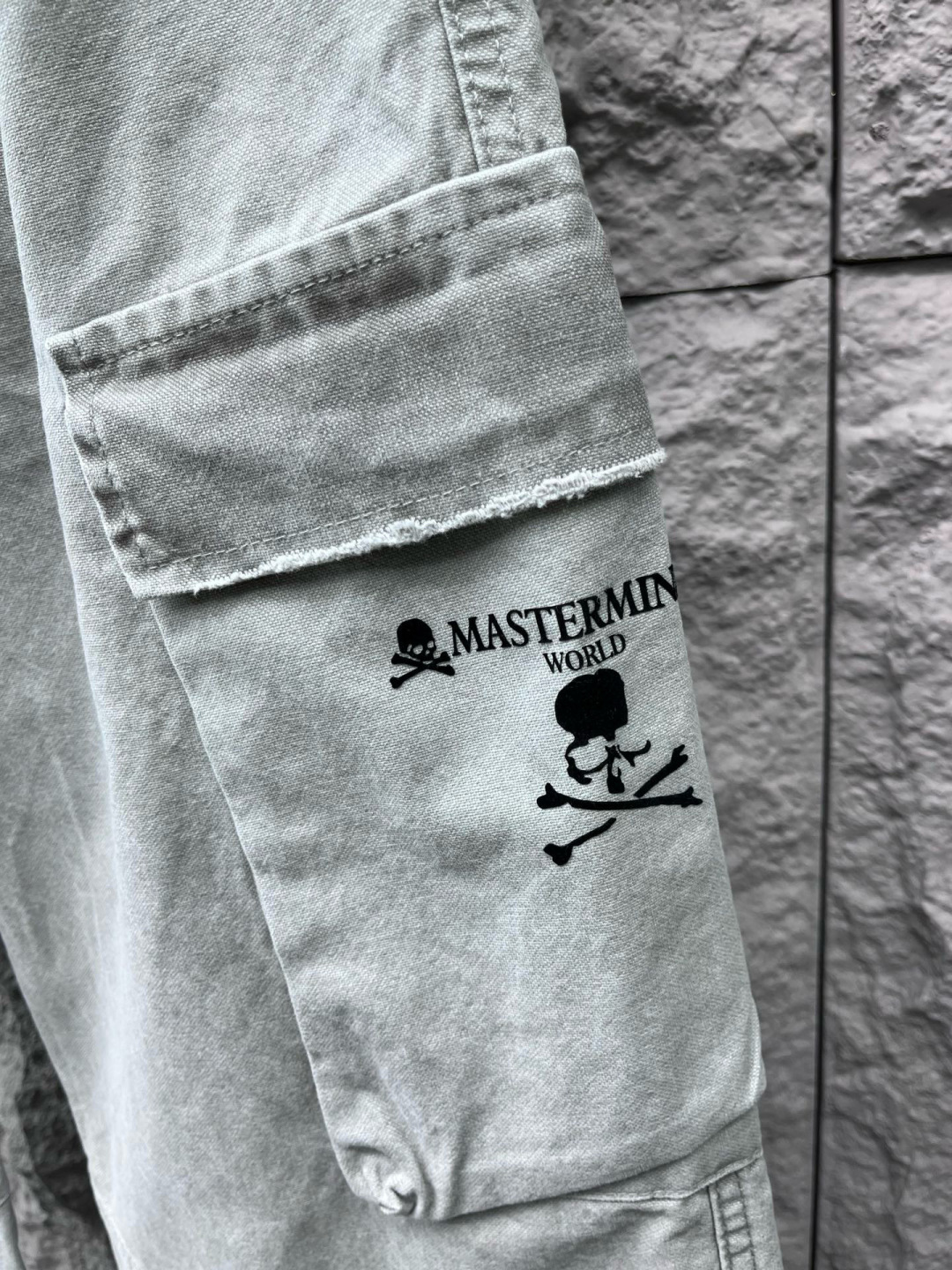 MMJ🔥🔥采用进口优质水洗面料，整体采用水洗做旧磨破设计工艺，面料挺括有型，两侧口袋工装设计超级时尚，标