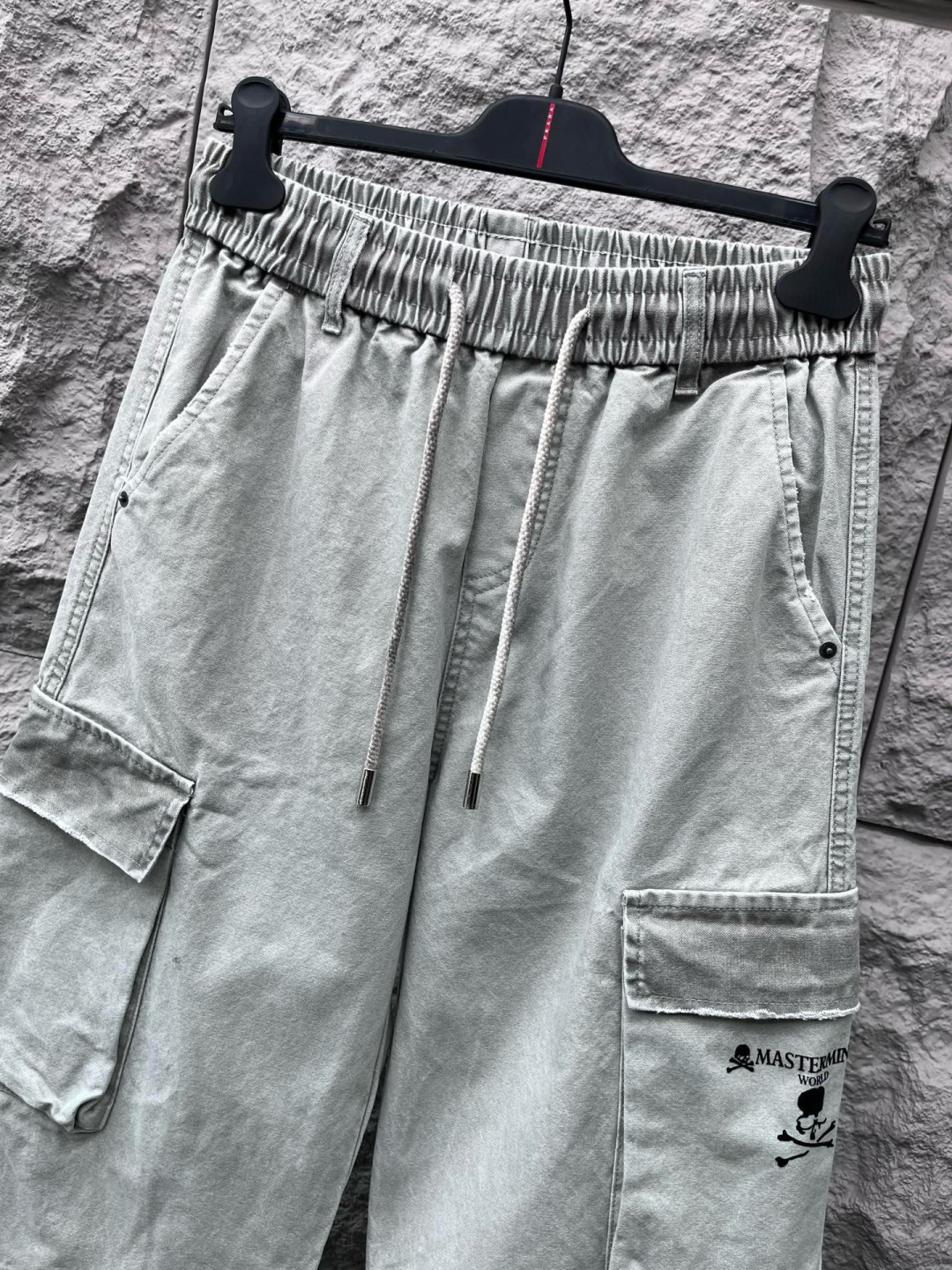 MMJ🔥🔥采用进口优质水洗面料，整体采用水洗做旧磨破设计工艺，面料挺括有型，两侧口袋工装设计超级时尚，标