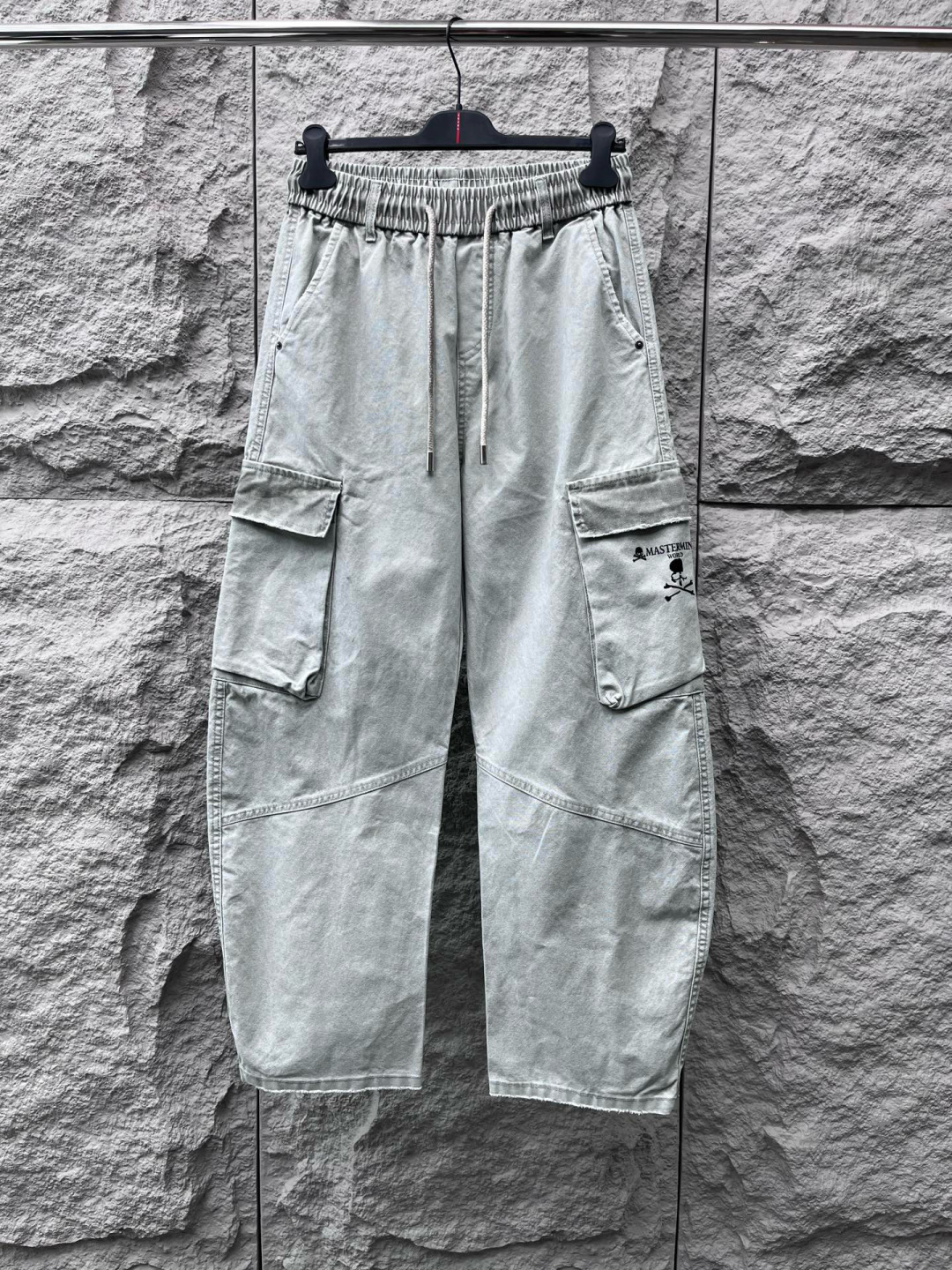 MMJ🔥🔥采用进口优质水洗面料，整体采用水洗做旧磨破设计工艺，面料挺括有型，两侧口袋工装设计超级时尚，标