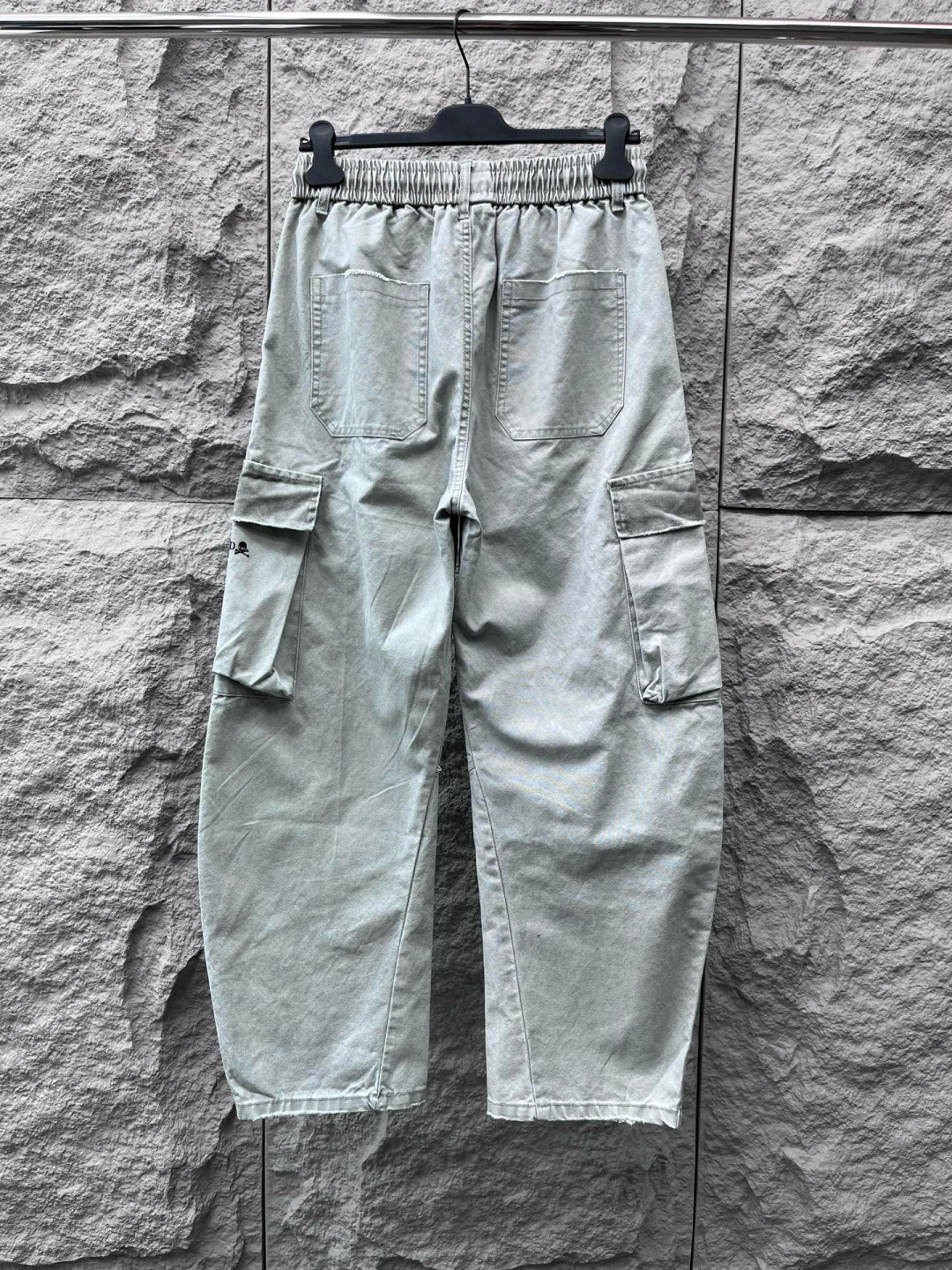 MMJ🔥🔥采用进口优质水洗面料，整体采用水洗做旧磨破设计工艺，面料挺括有型，两侧口袋工装设计超级时尚，标
