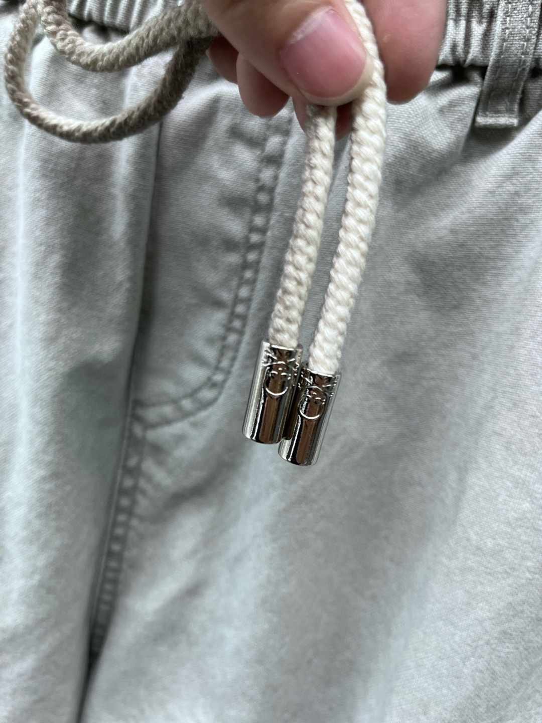 MMJ🔥🔥采用进口优质水洗面料，整体采用水洗做旧磨破设计工艺，面料挺括有型，两侧口袋工装设计超级时尚，标