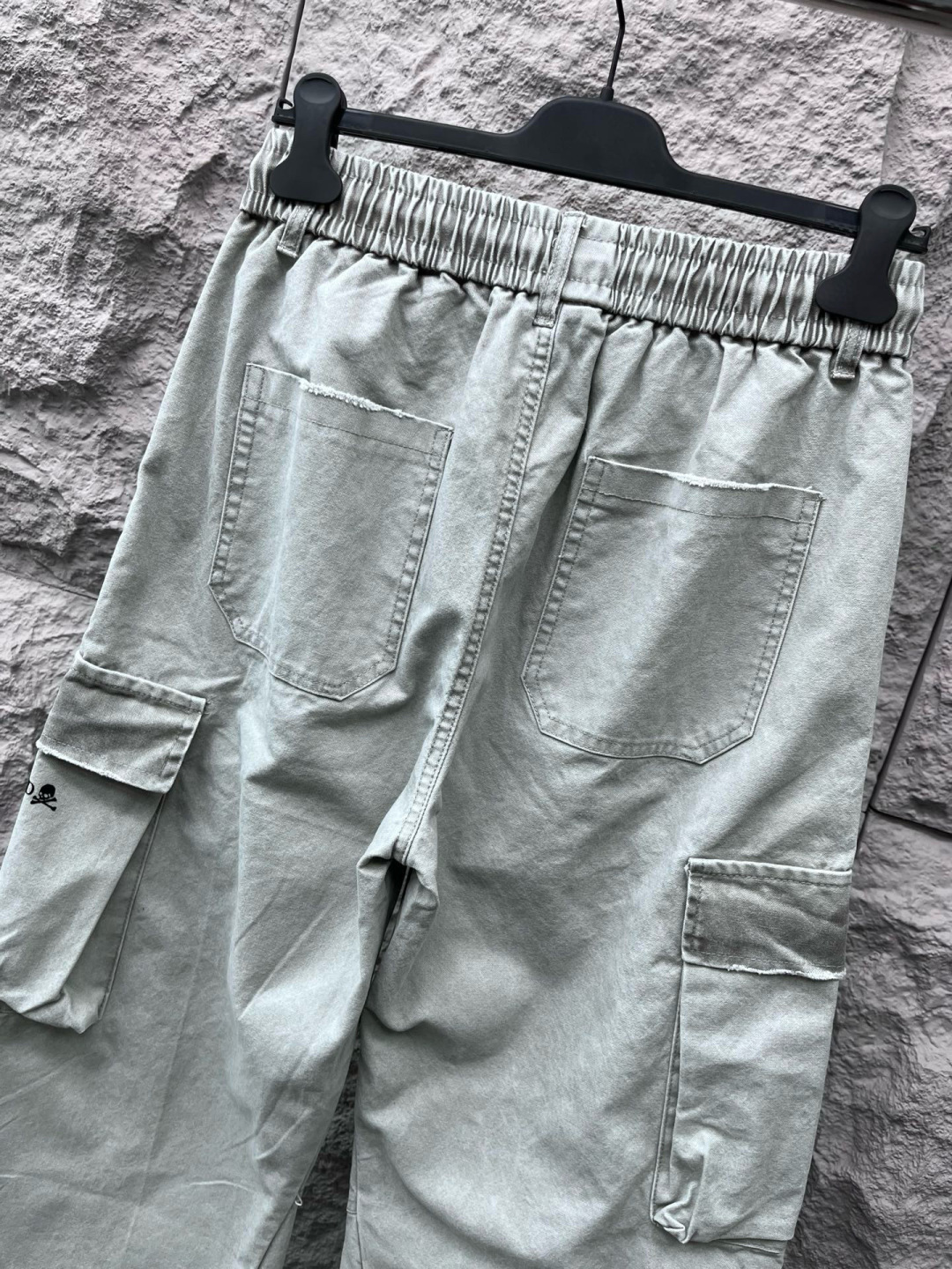 MMJ🔥🔥采用进口优质水洗面料，整体采用水洗做旧磨破设计工艺，面料挺括有型，两侧口袋工装设计超级时尚，标