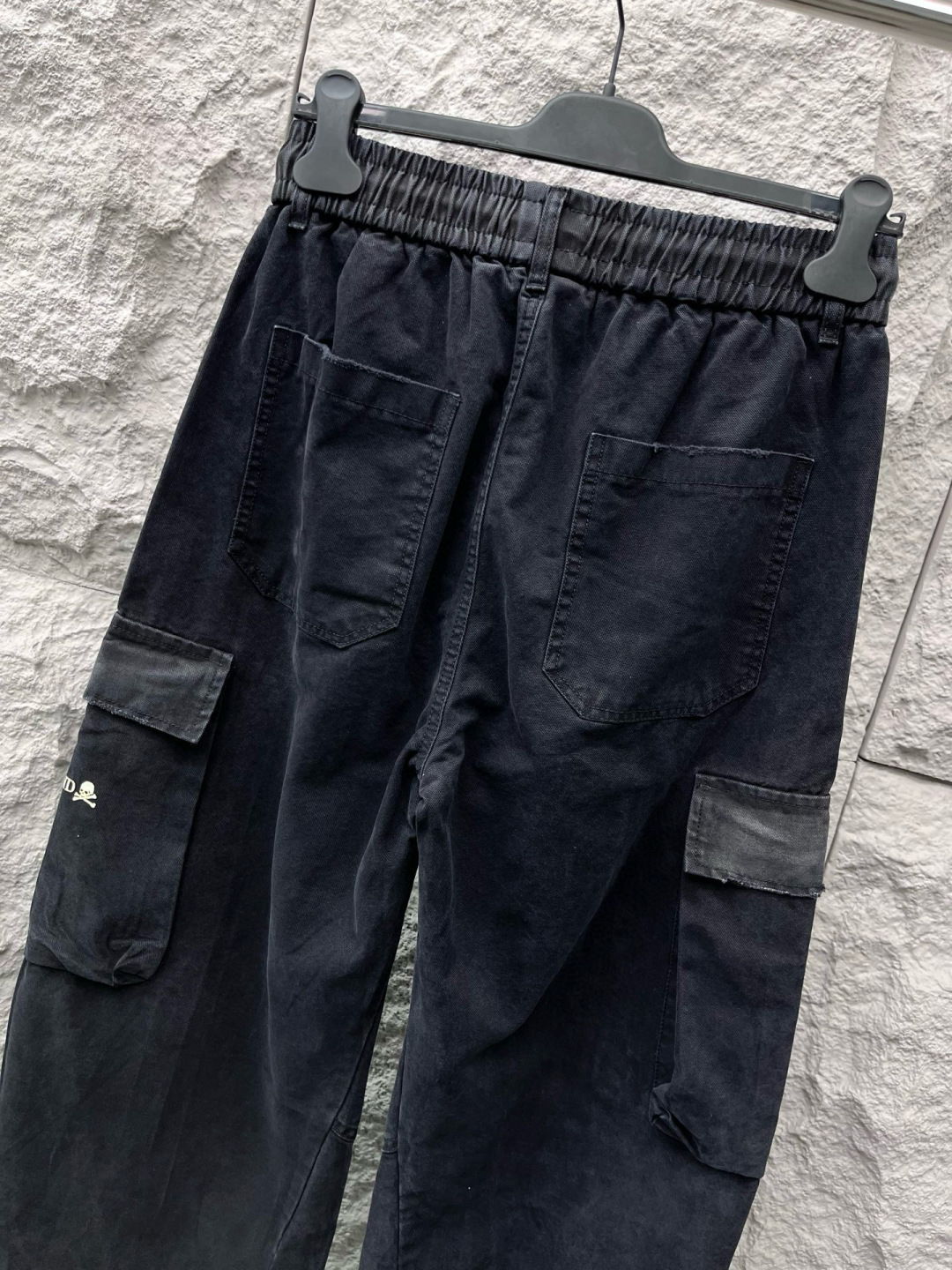 MMJ🔥🔥采用进口优质水洗面料，整体采用水洗做旧磨破设计工艺，面料挺括有型，两侧口袋工装设计超级时尚，标