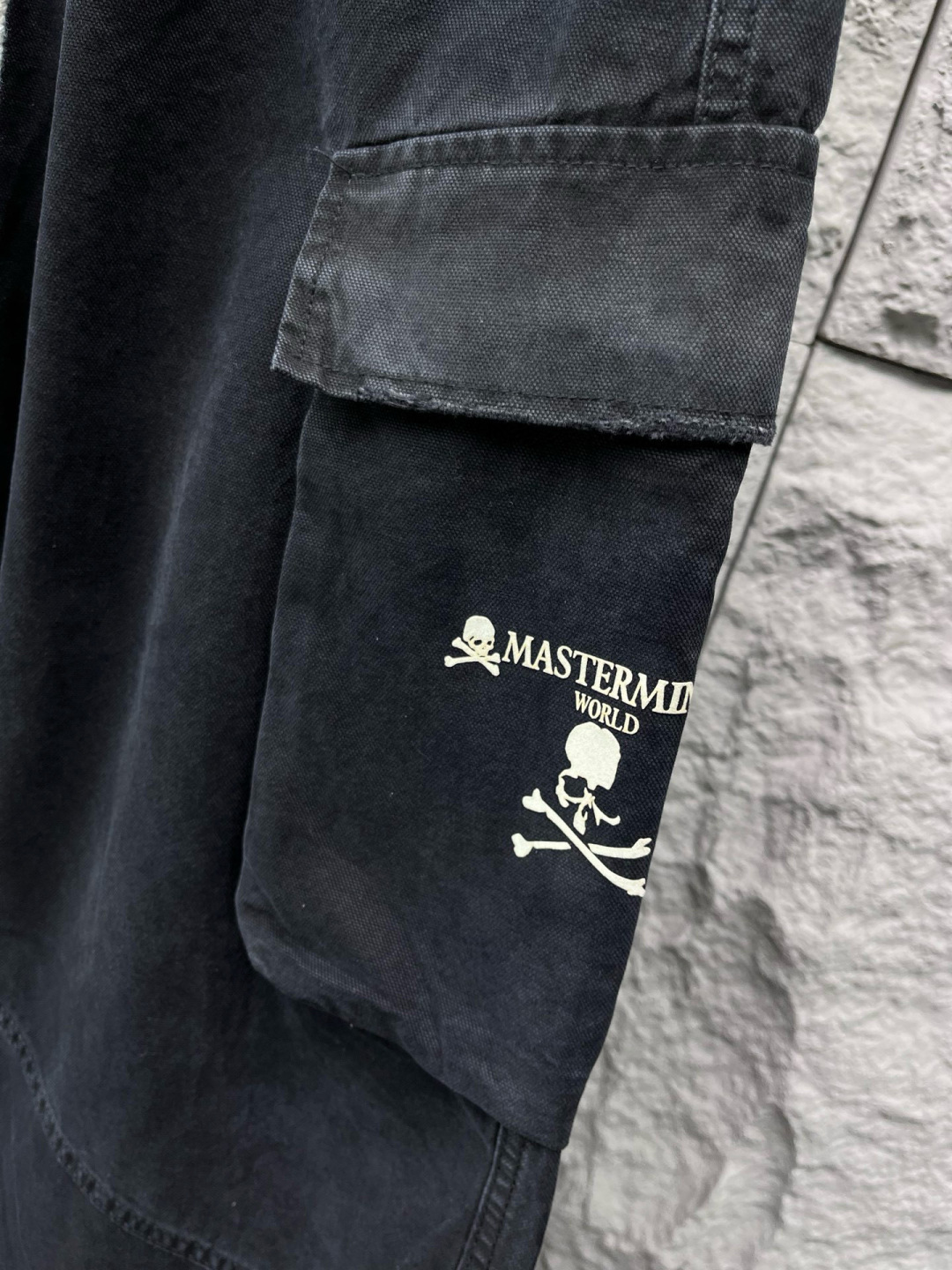 MMJ🔥🔥采用进口优质水洗面料，整体采用水洗做旧磨破设计工艺，面料挺括有型，两侧口袋工装设计超级时尚，标