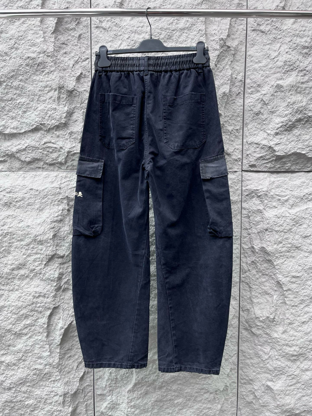 MMJ🔥🔥采用进口优质水洗面料，整体采用水洗做旧磨破设计工艺，面料挺括有型，两侧口袋工装设计超级时尚，标