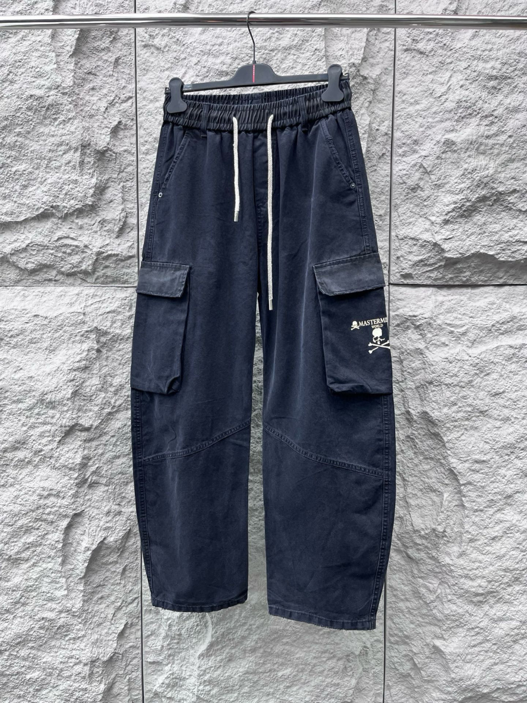 MMJ🔥🔥采用进口优质水洗面料，整体采用水洗做旧磨破设计工艺，面料挺括有型，两侧口袋工装设计超级时尚，标