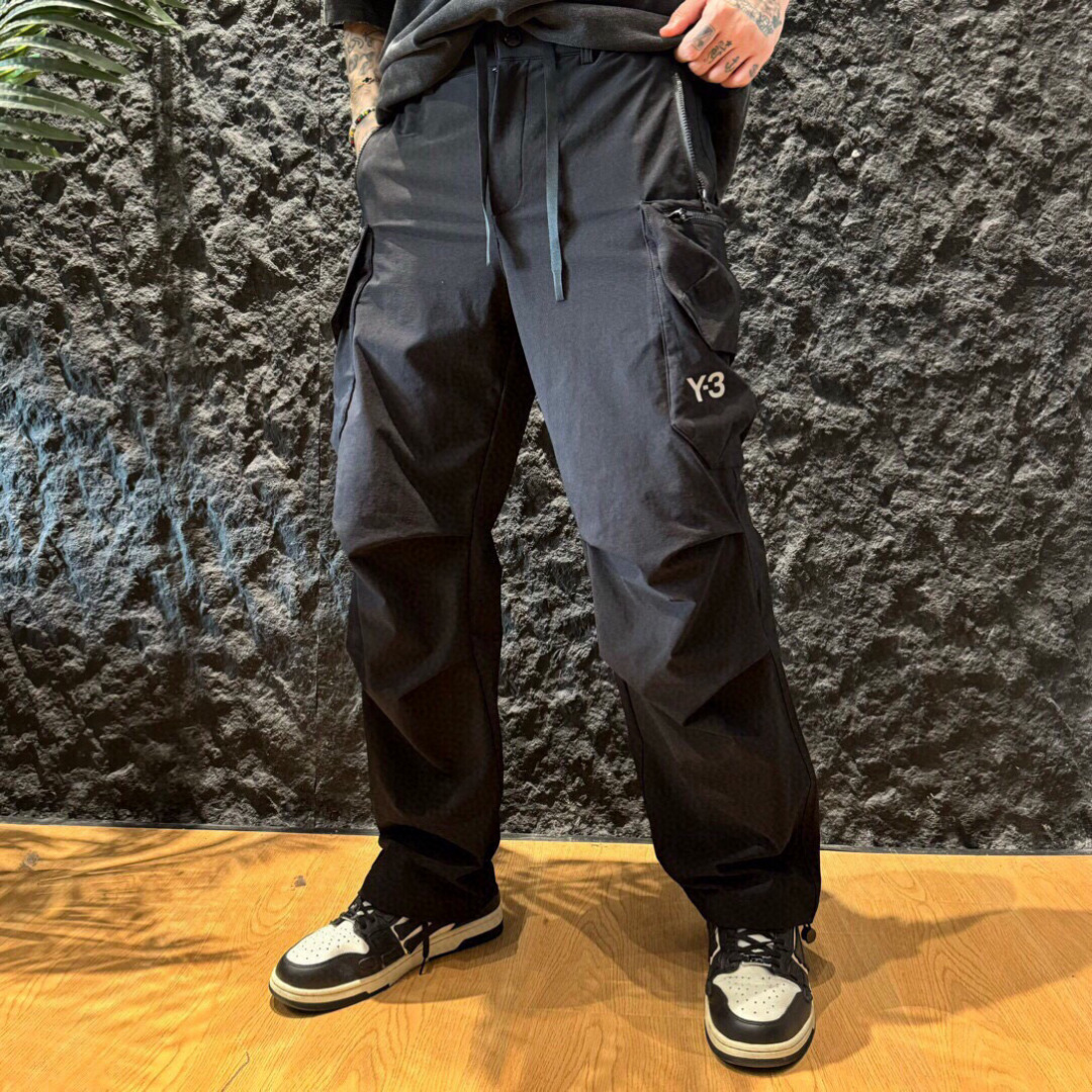 秋季新款🌟Y-3，立体拉链翻盖口袋，两侧机能风大口袋，直筒工装裤，版型完美！百搭款！上身效果潮流时尚活力