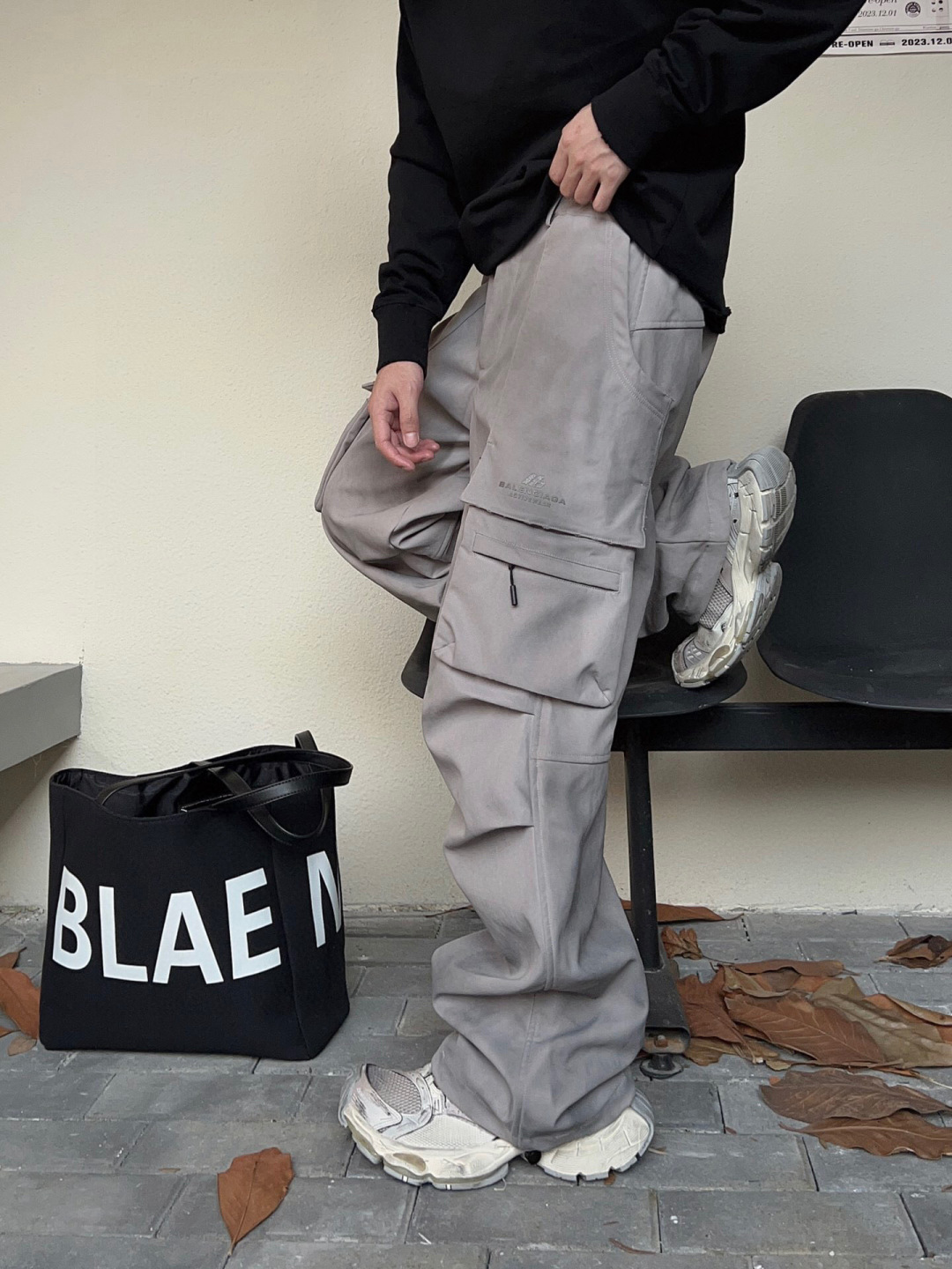 2025巴黎 秋冬新品发售！ 工装元素系列运动休闲裤精细打造！工装立体口袋设计！水洗工艺面料不易变形褪色