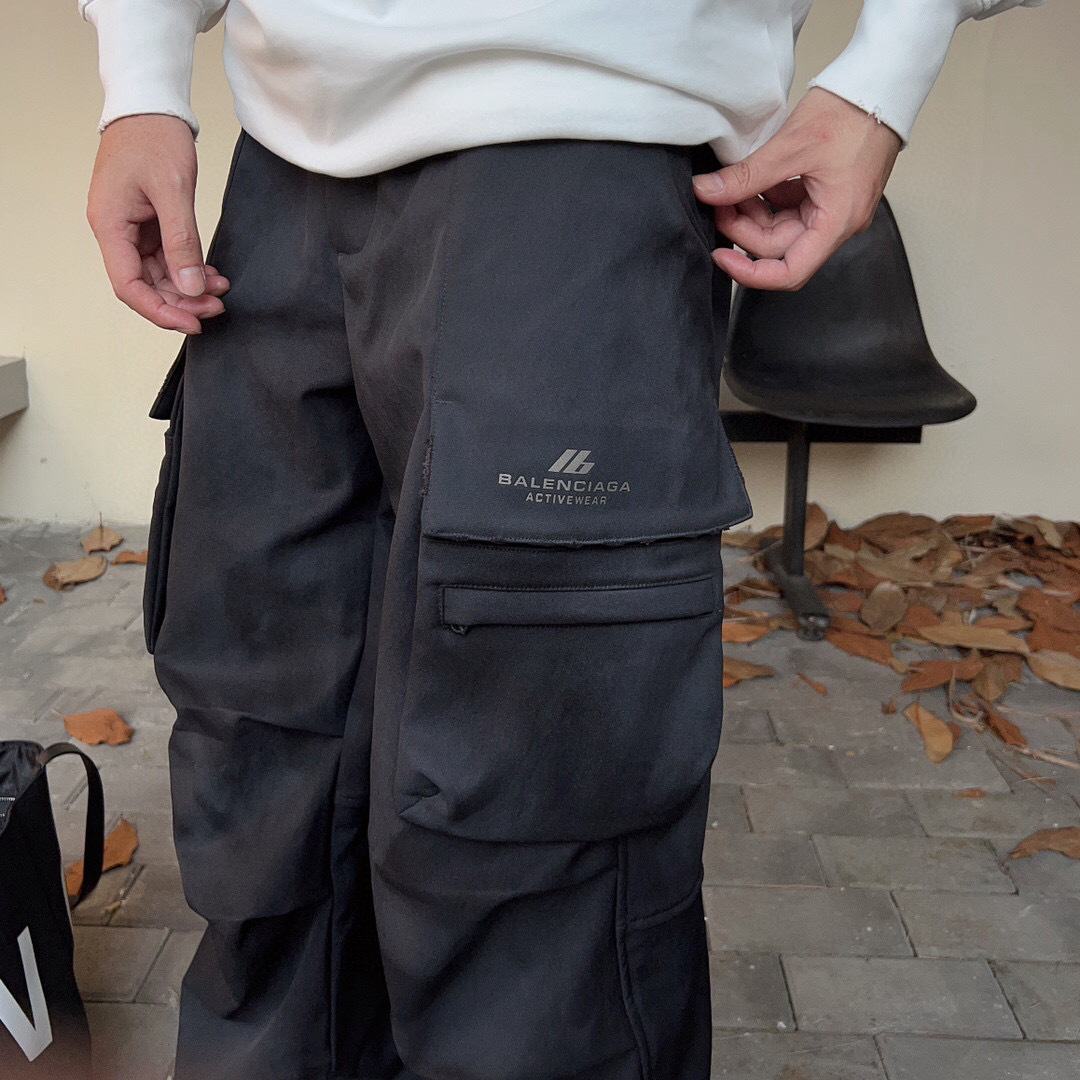 2025巴黎 秋冬新品发售！ 工装元素系列运动休闲裤精细打造！工装立体口袋设计！水洗工艺面料不易变形褪色
