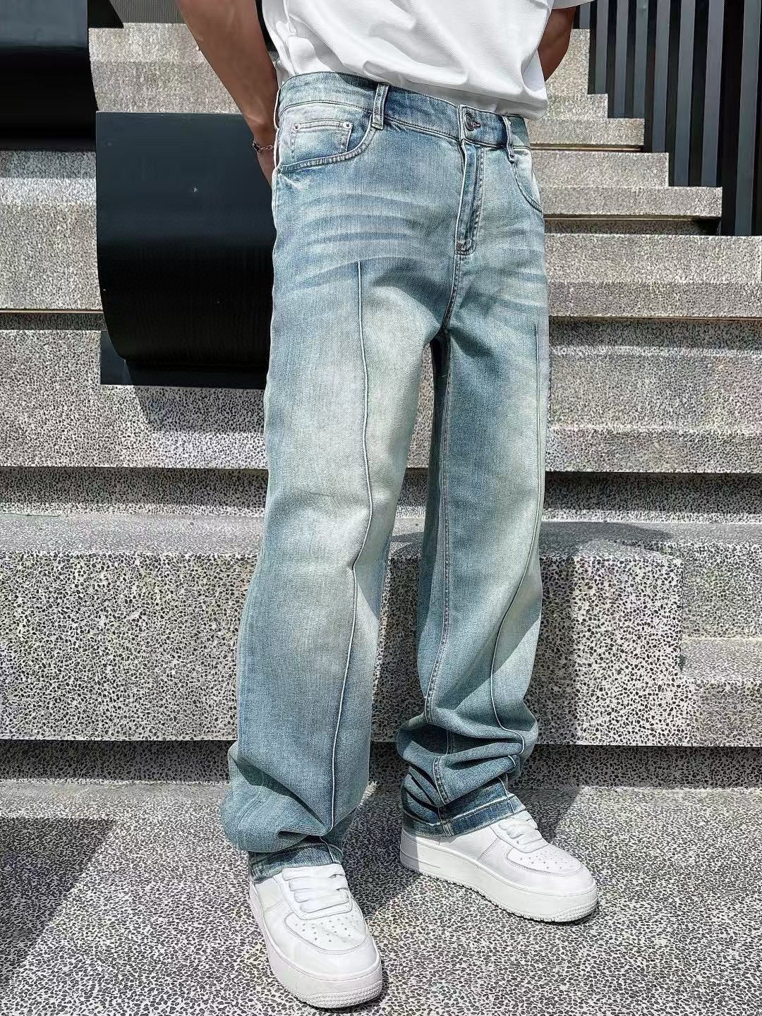 牛仔裤季度：2025秋季新款尺码：30-36版型：宽松直筒牛仔工艺：后幅口袋洗水刺绣装饰本布定标 定制l