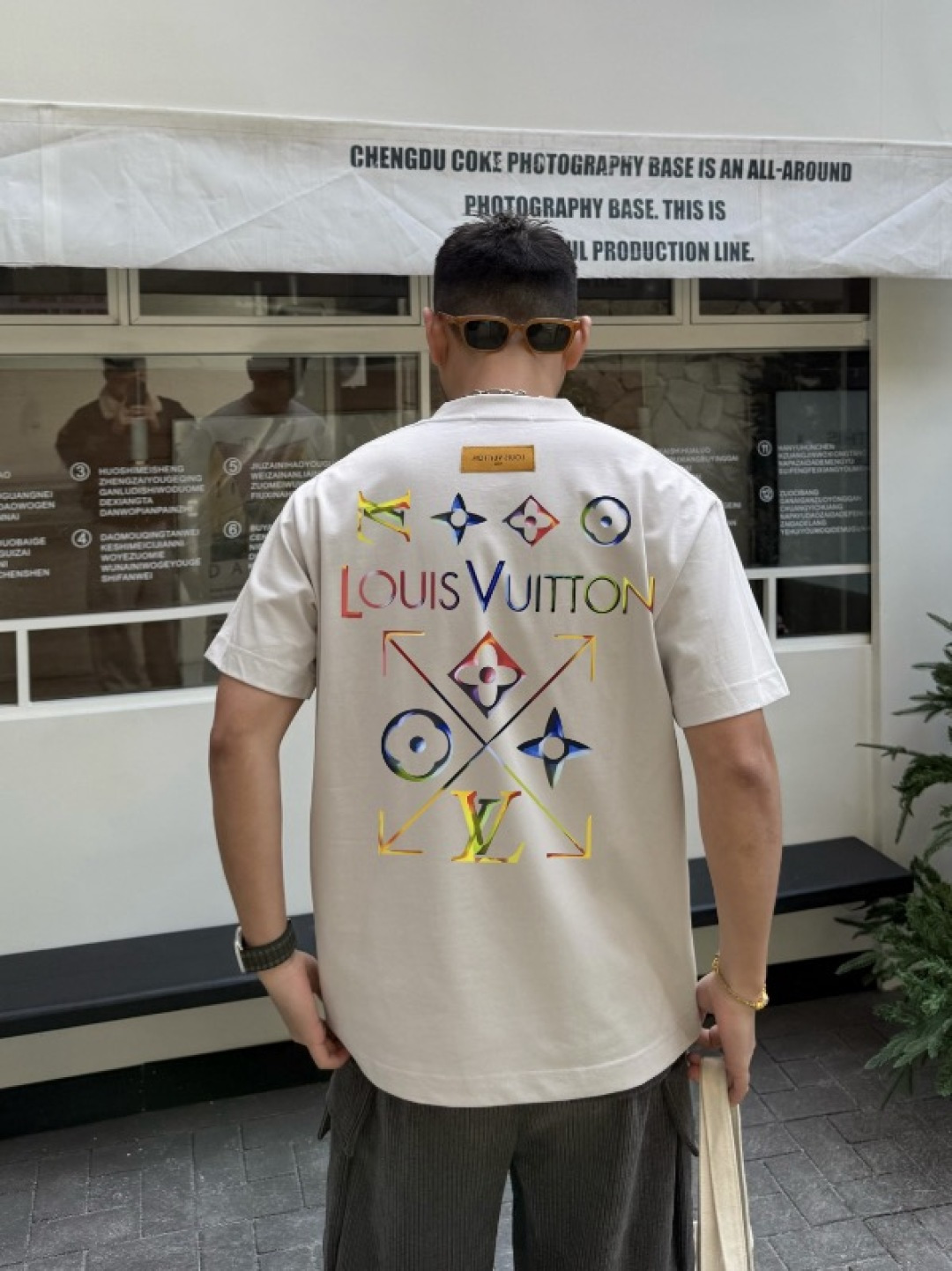 1V*2025秋季新款 个性字母logo印花 定制面料300g 短袖T恤 男女同款尺码：S M L XL