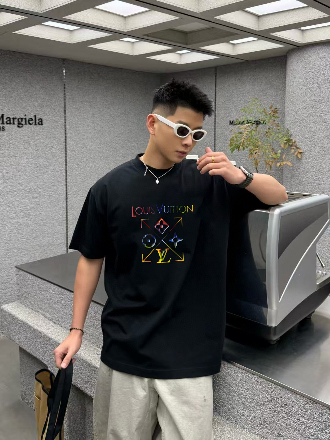 1V*2025秋季新款 个性字母logo印花 定制面料300g 短袖T恤 男女同款尺码：S M L XL