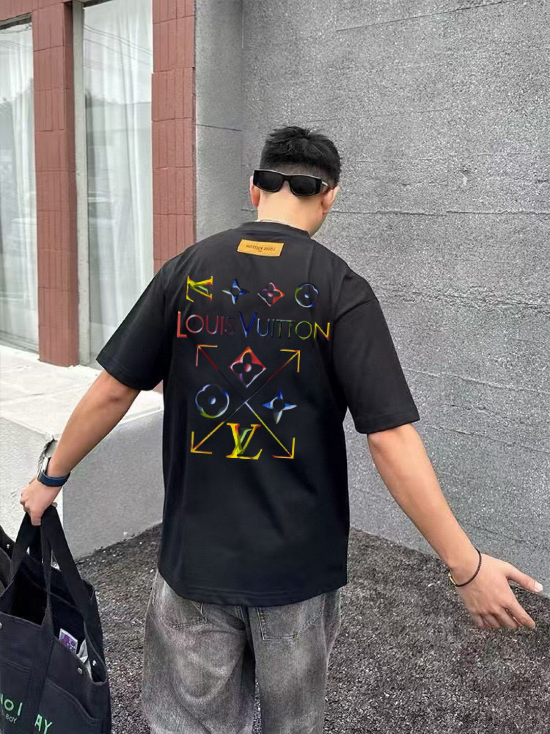 1V*2025秋季新款 个性字母logo印花 定制面料300g 短袖T恤 男女同款尺码：S M L XL