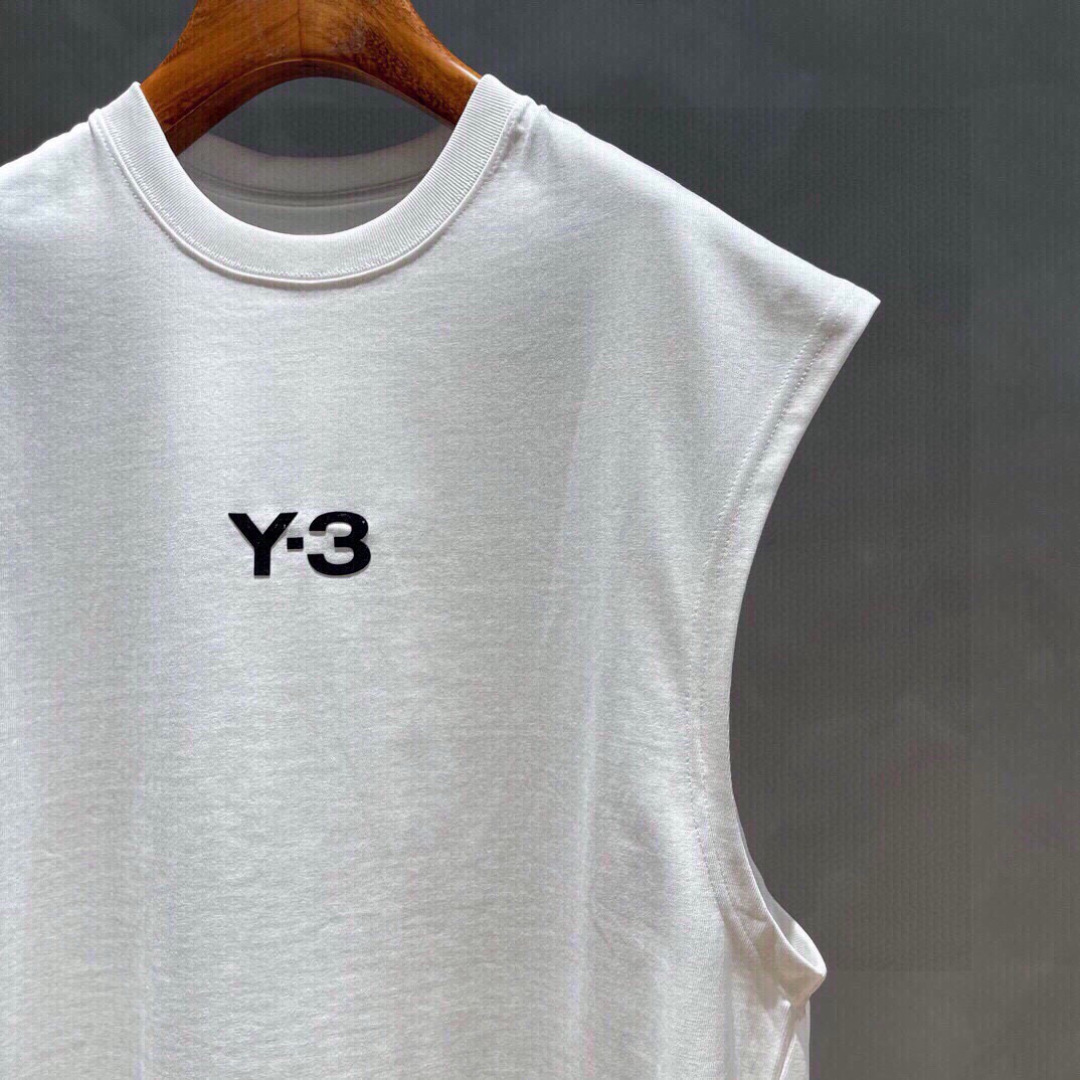 Y3🌟夏季新款背心🎽采用优质面料，超级柔软亲肤！标识植绒印花 设计点缀，内里走线工整细致，上身时尚潮流！