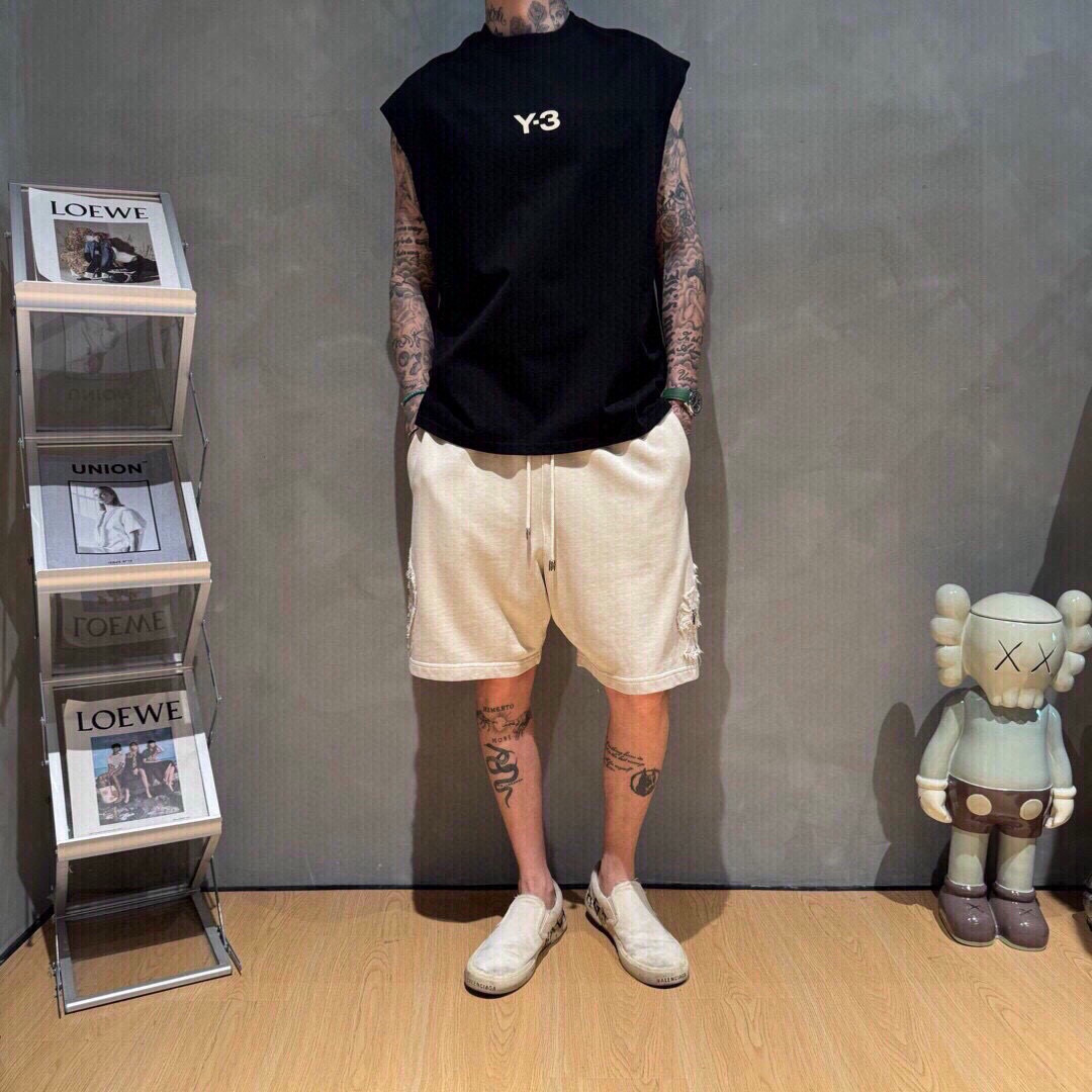 Y3🌟夏季新款背心🎽采用优质面料，超级柔软亲肤！标识植绒印花 设计点缀，内里走线工整细致，上身时尚潮流！