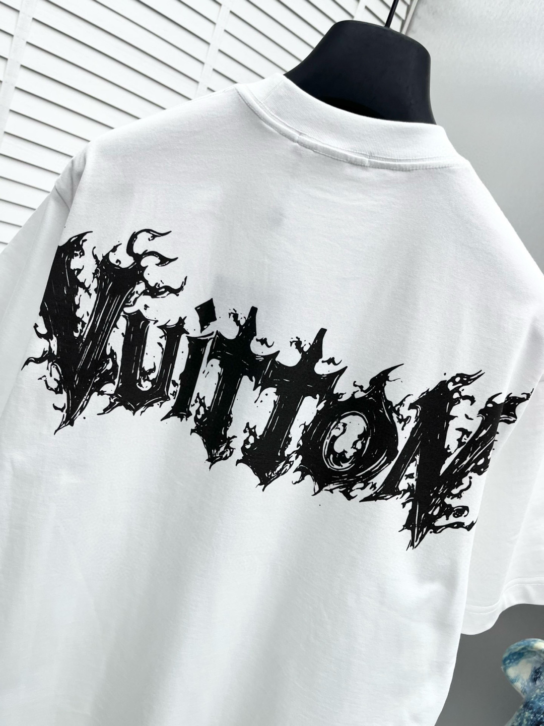 1v* 25ss新款短袖，定制280克全棉面料，前幅印花logo，非常简约大气的一款 无论是上身舒适度都