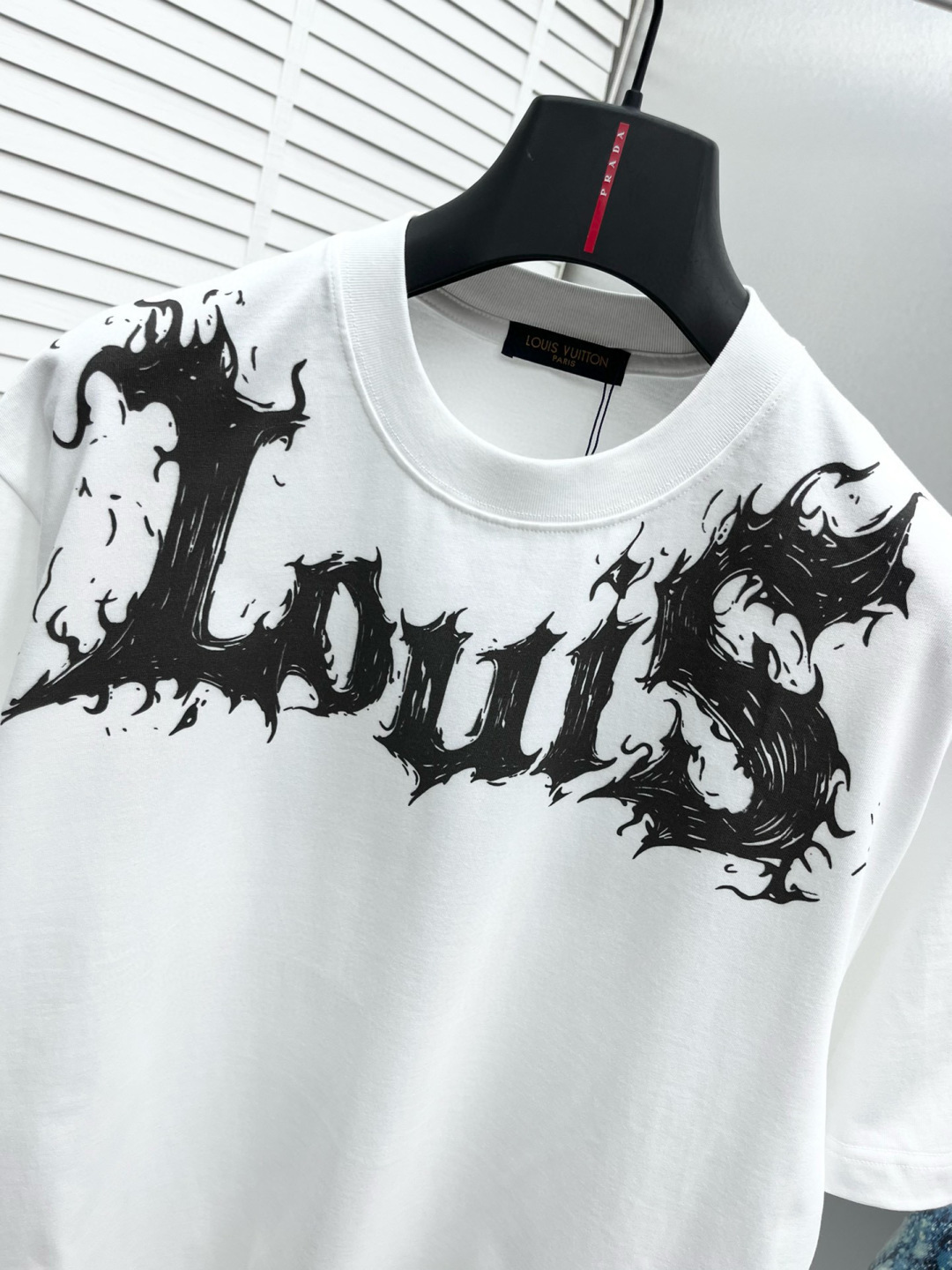 1v* 25ss新款短袖，定制280克全棉面料，前幅印花logo，非常简约大气的一款 无论是上身舒适度都