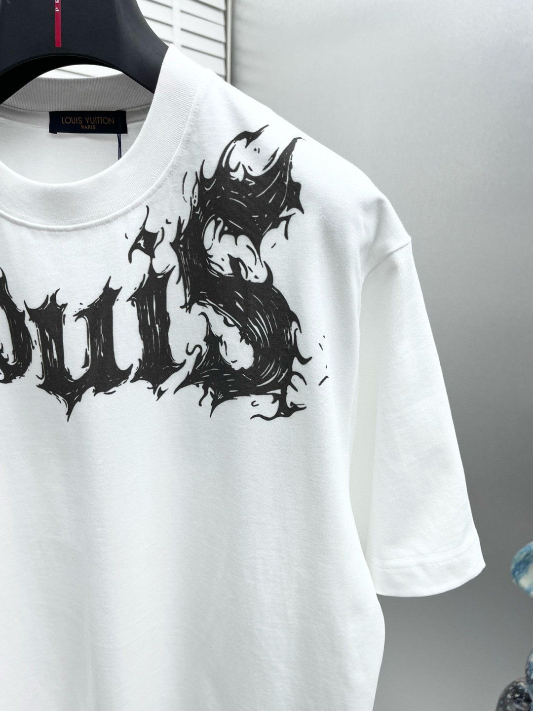 1v* 25ss新款短袖，定制280克全棉面料，前幅印花logo，非常简约大气的一款 无论是上身舒适度都