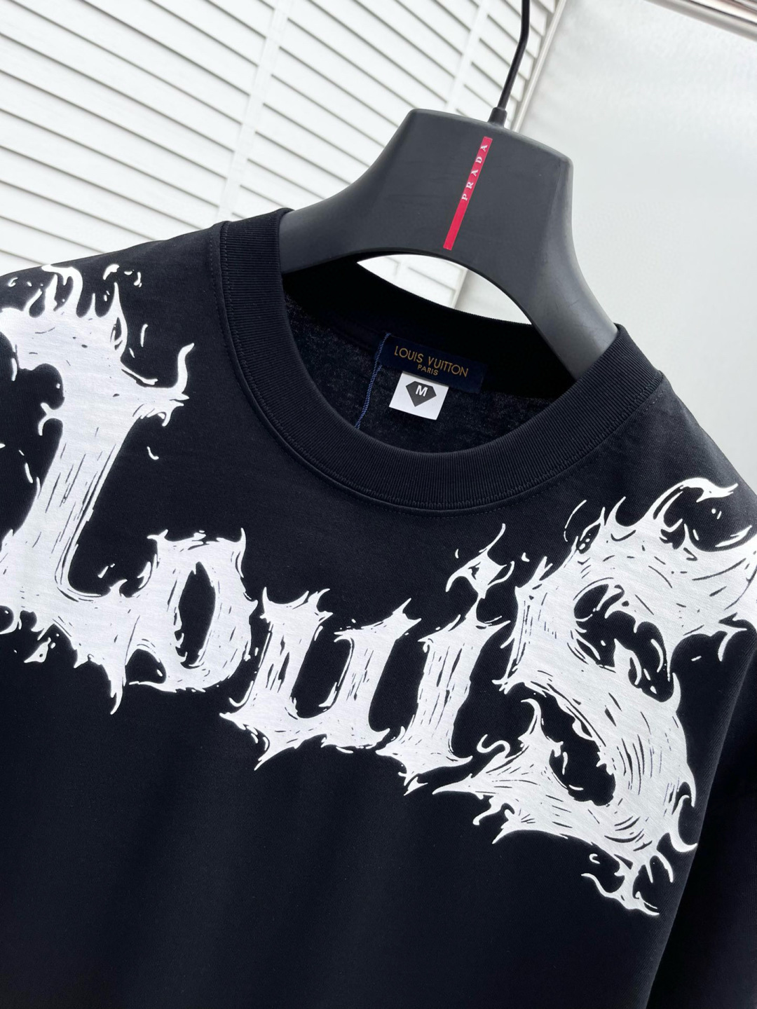 1v* 25ss新款短袖，定制280克全棉面料，前幅印花logo，非常简约大气的一款 无论是上身舒适度都