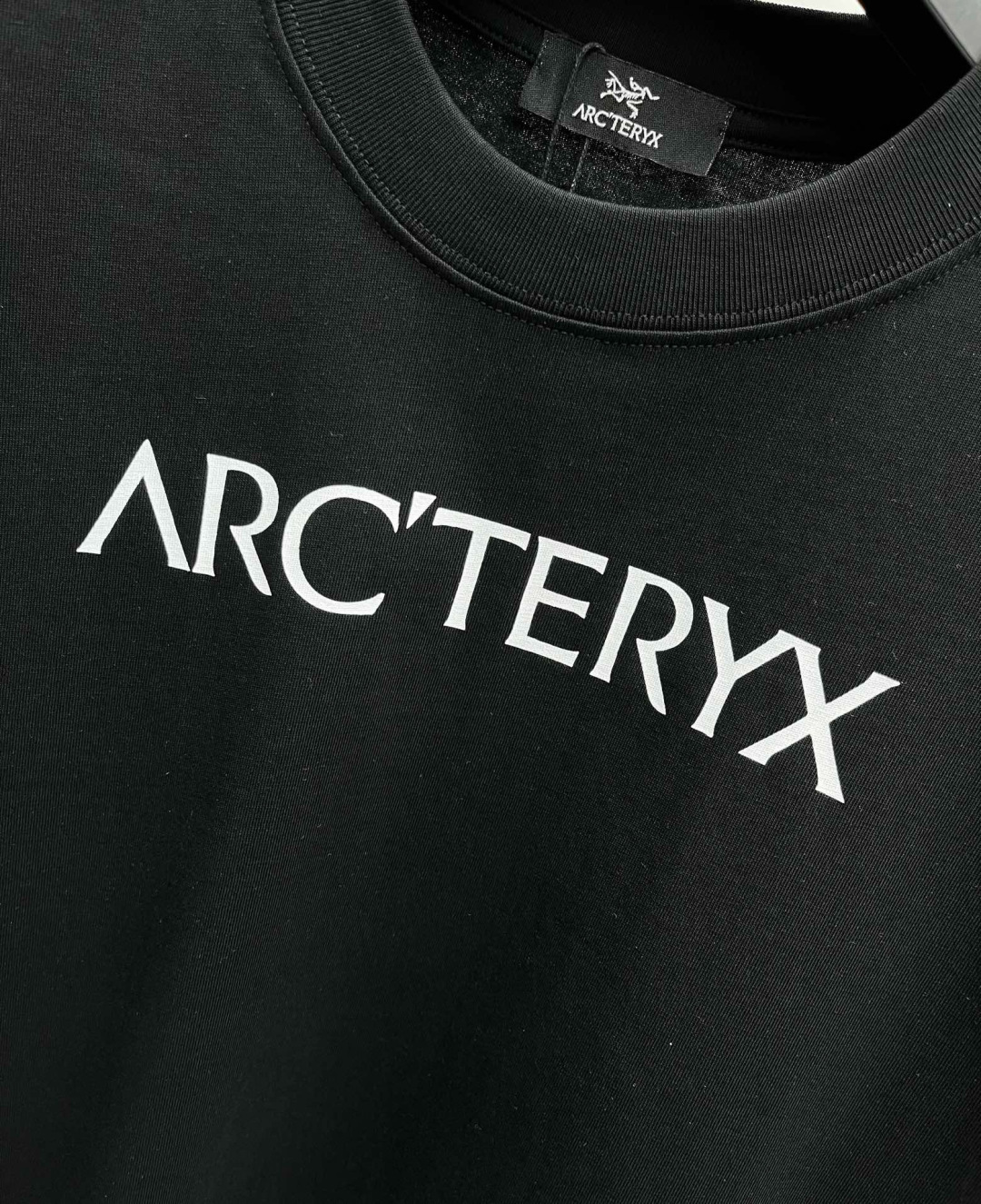 ARC*始祖鸟 25ss新款短袖，定制280克全棉面料，前幅印花logo，非常简约大气的一款 无论是上身