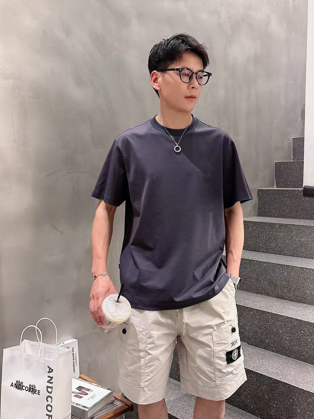 FF短袖系列季度：2025春夏颜色：黑色 白色 灰色尺码: m-5xL版型：微阔版型克重：160克重 成