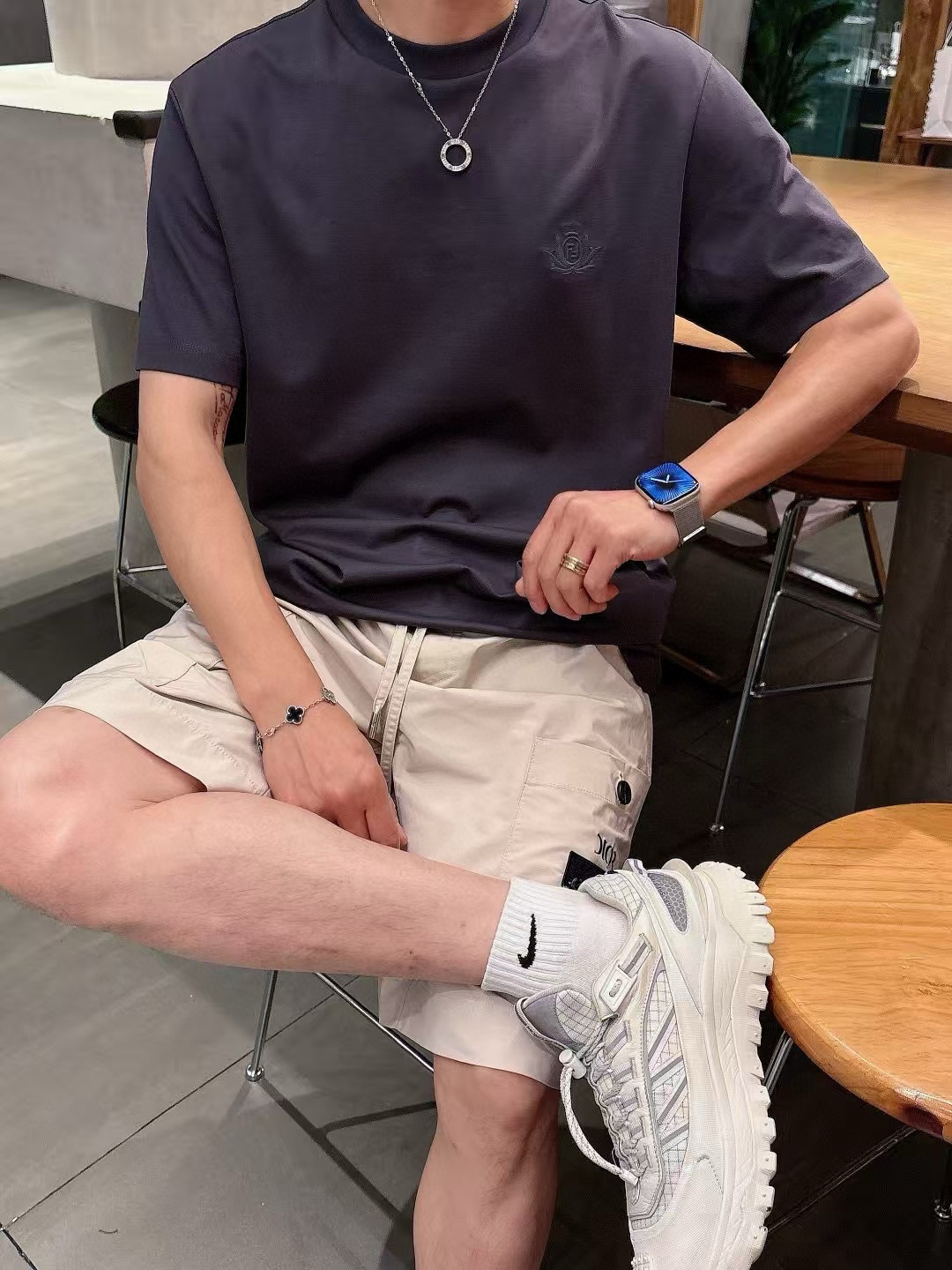 FF短袖系列季度：2025春夏颜色：黑色 白色 灰色尺码: m-5xL版型：微阔版型克重：160克重 成