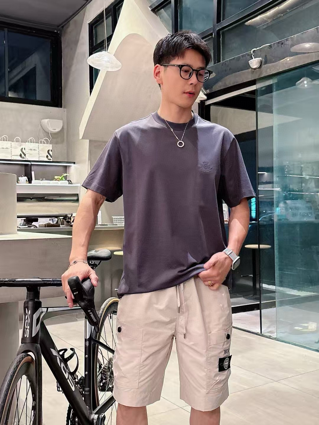 FF短袖系列季度：2025春夏颜色：黑色 白色 灰色尺码: m-5xL版型：微阔版型克重：160克重 成