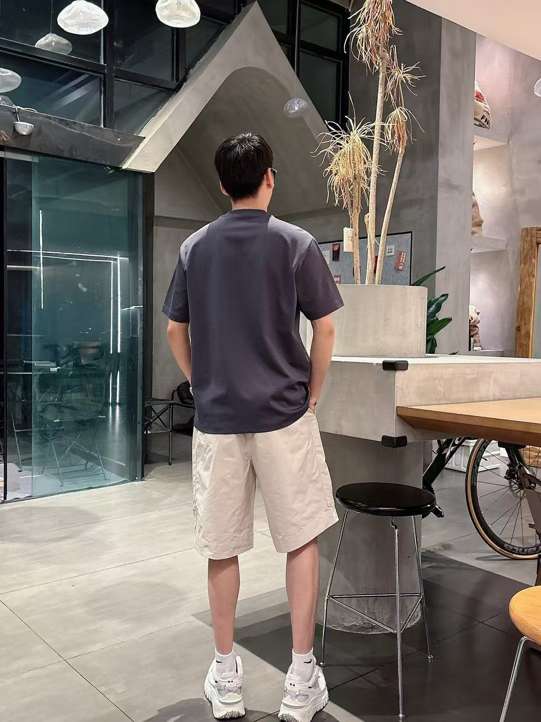 FF短袖系列季度：2025春夏颜色：黑色 白色 灰色尺码: m-5xL版型：微阔版型克重：160克重 成