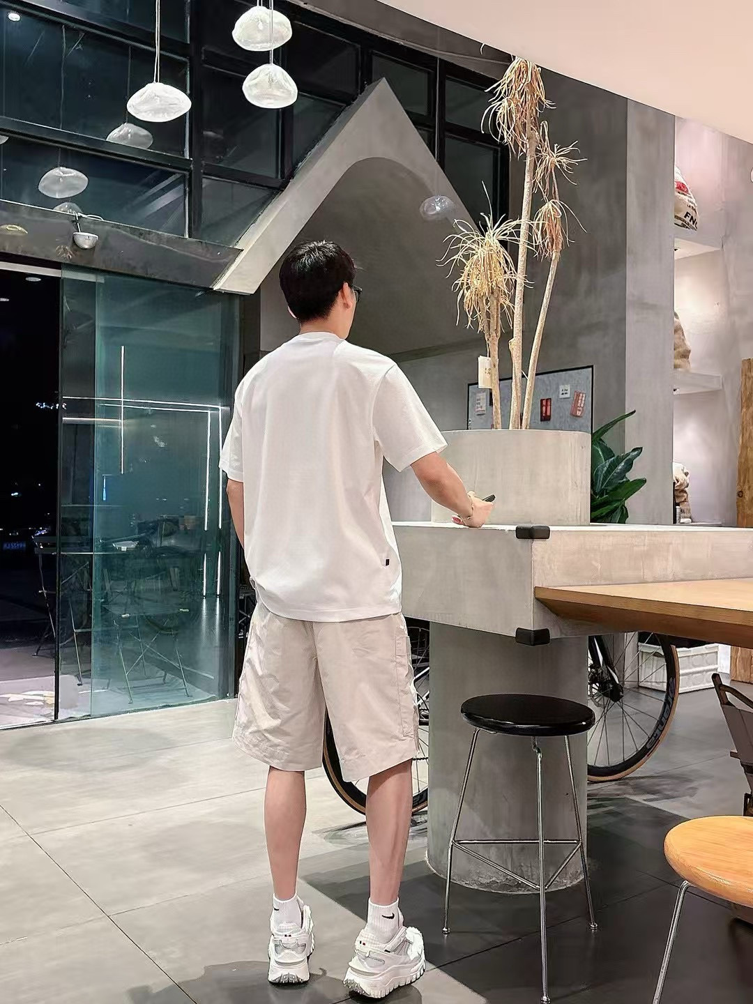 FF短袖系列季度：2025春夏颜色：黑色 白色 灰色尺码: m-5xL版型：微阔版型克重：160克重 成