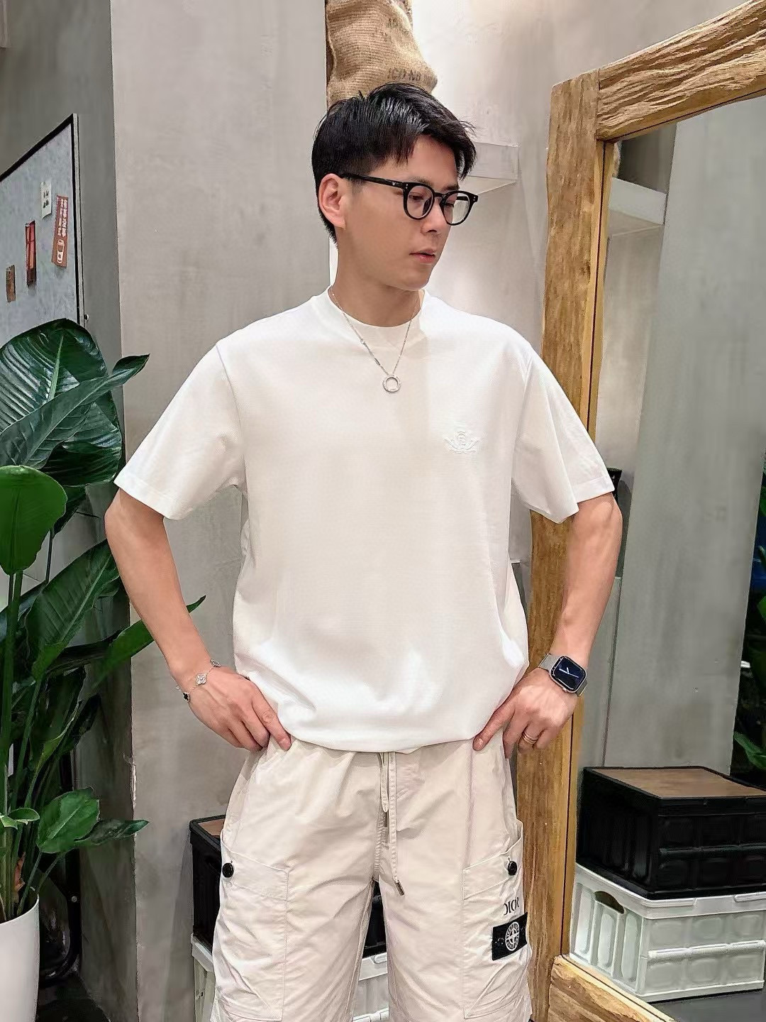 FF短袖系列季度：2025春夏颜色：黑色 白色 灰色尺码: m-5xL版型：微阔版型克重：160克重 成