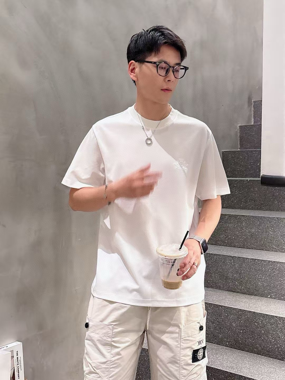 FF短袖系列季度：2025春夏颜色：黑色 白色 灰色尺码: m-5xL版型：微阔版型克重：160克重 成