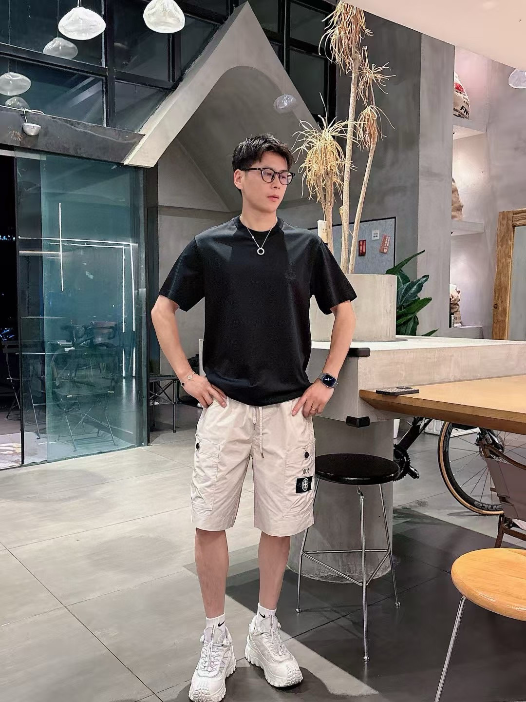 FF短袖系列季度：2025春夏颜色：黑色 白色 灰色尺码: m-5xL版型：微阔版型克重：160克重 成