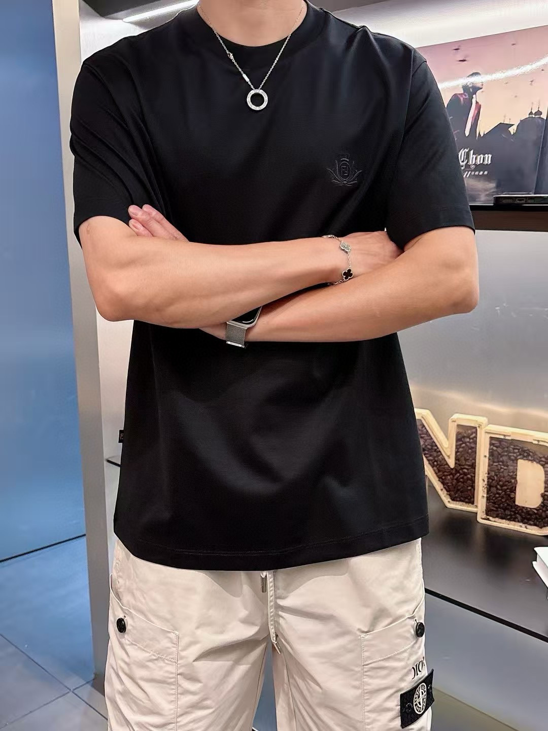 FF短袖系列季度：2025春夏颜色：黑色 白色 灰色尺码: m-5xL版型：微阔版型克重：160克重 成