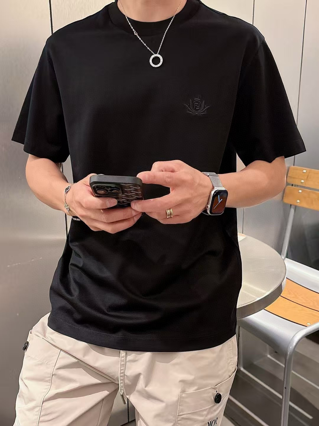 FF短袖系列季度：2025春夏颜色：黑色 白色 灰色尺码: m-5xL版型：微阔版型克重：160克重 成